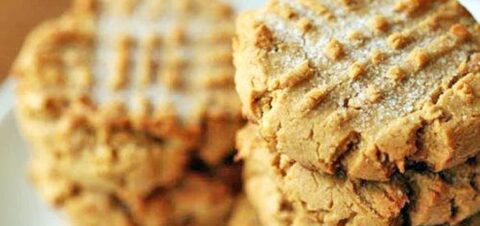 towers of peanut cookies sprinkled with icing sugar.